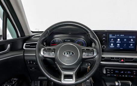 KIA K5, 2021 год, 1 900 000 рублей, 21 фотография