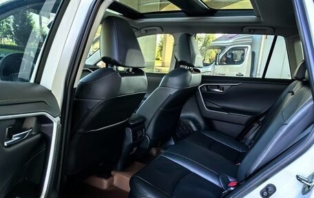 Toyota RAV4, 2022 год, 2 890 000 рублей, 11 фотография