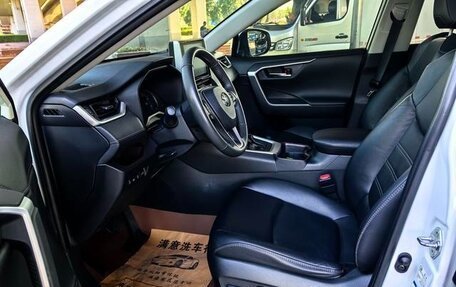 Toyota RAV4, 2022 год, 2 890 000 рублей, 9 фотография