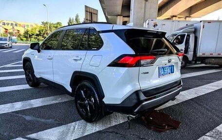 Toyota RAV4, 2022 год, 2 890 000 рублей, 5 фотография
