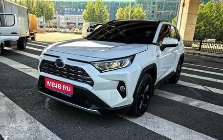 Toyota RAV4, 2022 год, 2 890 000 рублей, 3 фотография