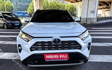 Toyota RAV4, 2022 год, 2 890 000 рублей, 2 фотография