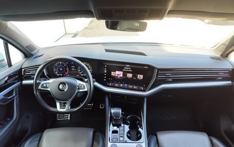 Volkswagen Touareg III, 2019 год, 4 750 000 рублей, 11 фотография