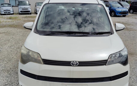 Toyota Spade, 2013 год, 750 000 рублей, 2 фотография