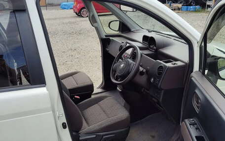 Toyota Spade, 2013 год, 750 000 рублей, 10 фотография