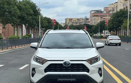 Toyota RAV4, 2021 год, 2 560 000 рублей, 2 фотография