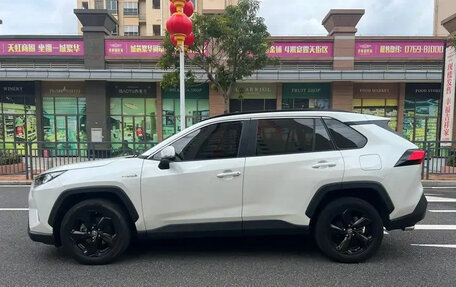 Toyota RAV4, 2021 год, 2 560 000 рублей, 7 фотография