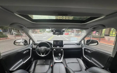 Toyota RAV4, 2021 год, 2 560 000 рублей, 8 фотография