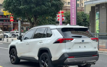Toyota RAV4, 2021 год, 2 560 000 рублей, 5 фотография