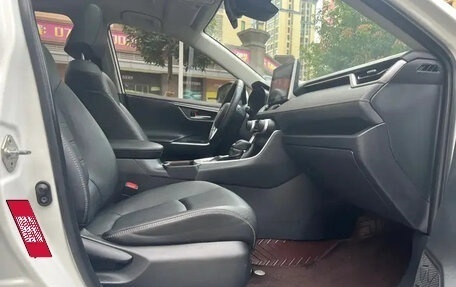 Toyota RAV4, 2021 год, 2 560 000 рублей, 11 фотография