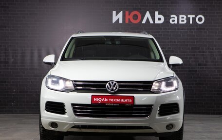 Volkswagen Touareg III, 2011 год, 1 976 000 рублей, 2 фотография