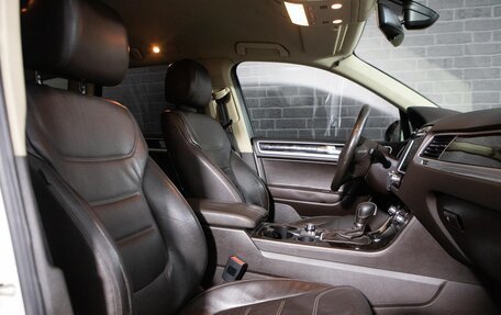Volkswagen Touareg III, 2011 год, 1 976 000 рублей, 14 фотография