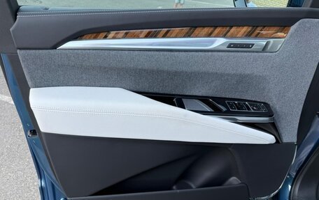 Cadillac Escalade V, 2025 год, 12 фотография