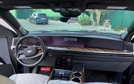 Cadillac Escalade V, 2025 год, 14 фотография