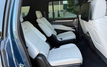 Cadillac Escalade V, 2025 год, 29 фотография