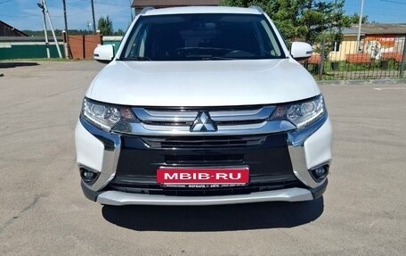 Mitsubishi Outlander III рестайлинг 3, 2015 год, 1 470 000 рублей, 2 фотография