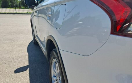 Mitsubishi Outlander III рестайлинг 3, 2015 год, 1 470 000 рублей, 10 фотография