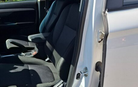 Mitsubishi Outlander III рестайлинг 3, 2015 год, 1 470 000 рублей, 12 фотография