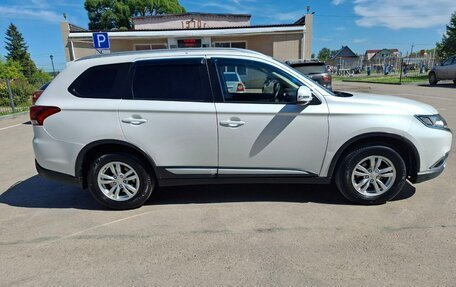 Mitsubishi Outlander III рестайлинг 3, 2015 год, 1 470 000 рублей, 8 фотография