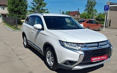 Mitsubishi Outlander III рестайлинг 3, 2015 год, 1 470 000 рублей, 3 фотография