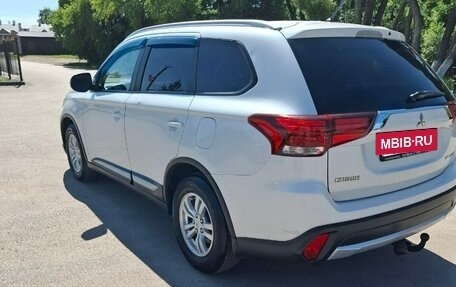 Mitsubishi Outlander III рестайлинг 3, 2015 год, 1 470 000 рублей, 5 фотография