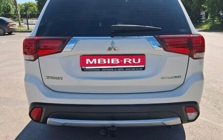 Mitsubishi Outlander III рестайлинг 3, 2015 год, 1 470 000 рублей, 6 фотография