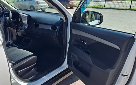 Mitsubishi Outlander III рестайлинг 3, 2015 год, 1 470 000 рублей, 16 фотография