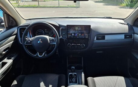 Mitsubishi Outlander III рестайлинг 3, 2015 год, 1 470 000 рублей, 18 фотография