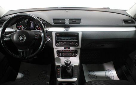 Volkswagen Passat B7, 2011 год, 880 000 рублей, 14 фотография