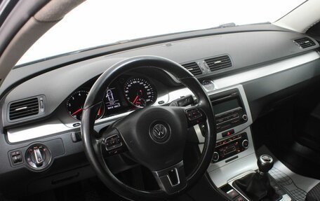 Volkswagen Passat B7, 2011 год, 880 000 рублей, 17 фотография