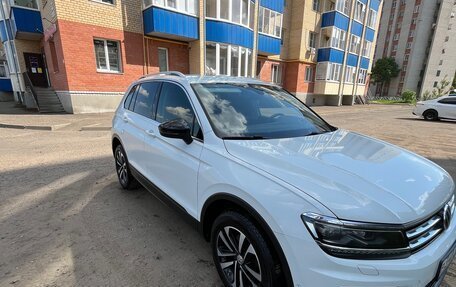 Volkswagen Tiguan II, 2019 год, 2 650 000 рублей, 2 фотография
