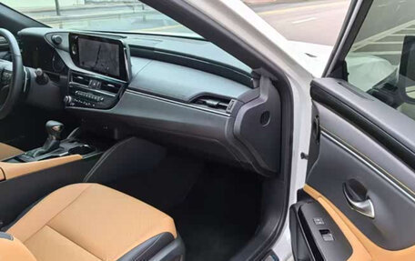 Lexus ES VII, 2022 год, 2 200 000 рублей, 7 фотография