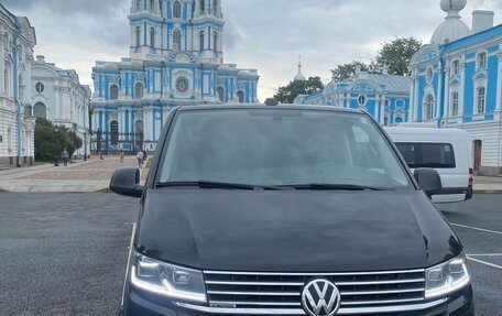 Volkswagen Multivan T6 рестайлинг, 2020 год, 5 250 000 рублей, 2 фотография