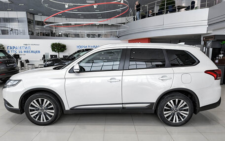 Mitsubishi Outlander III рестайлинг 3, 2020 год, 2 150 000 рублей, 8 фотография