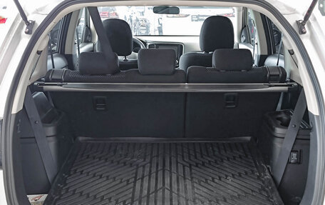 Mitsubishi Outlander III рестайлинг 3, 2020 год, 2 150 000 рублей, 10 фотография