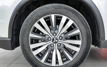 Mitsubishi Outlander III рестайлинг 3, 2020 год, 2 150 000 рублей, 18 фотография