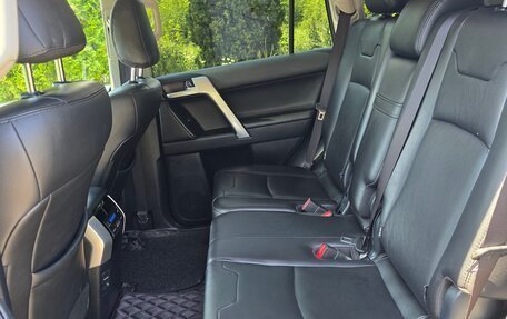 Toyota Land Cruiser Prado 150 рестайлинг 2, 2019 год, 4 400 000 рублей, 12 фотография