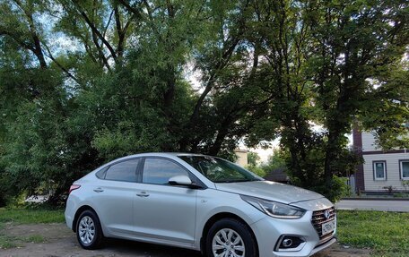 Hyundai Solaris II рестайлинг, 2018 год, 750 000 рублей, 2 фотография