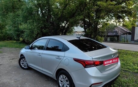Hyundai Solaris II рестайлинг, 2018 год, 750 000 рублей, 3 фотография
