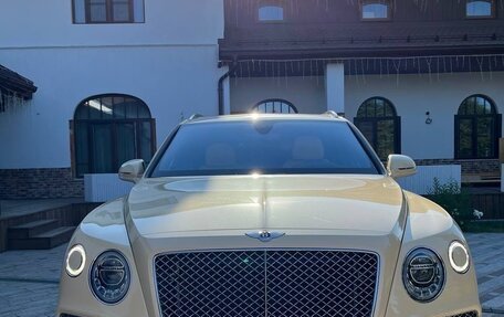 Bentley Bentayga I, 2019 год, 18 000 000 рублей, 3 фотография