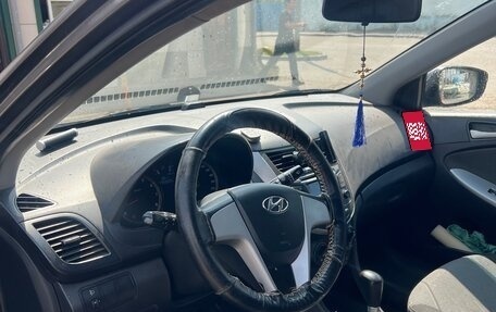 Hyundai Solaris II рестайлинг, 2011 год, 600 000 рублей, 1 фотография