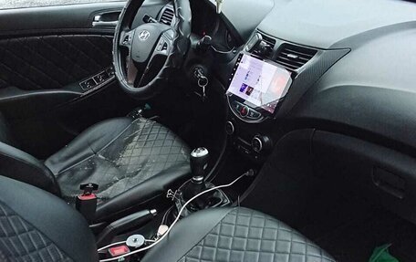 Hyundai Solaris II рестайлинг, 2014 год, 900 000 рублей, 11 фотография