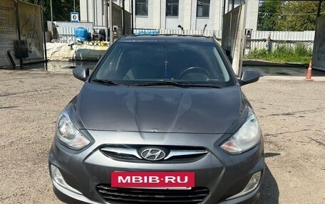 Hyundai Solaris II рестайлинг, 2011 год, 600 000 рублей, 4 фотография