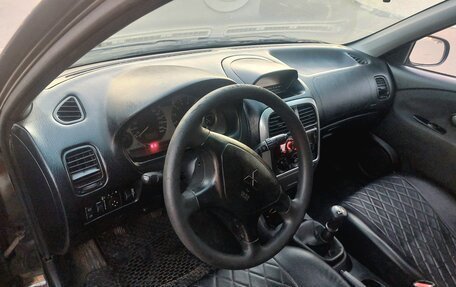 Mitsubishi Carisma I, 2002 год, 250 000 рублей, 12 фотография