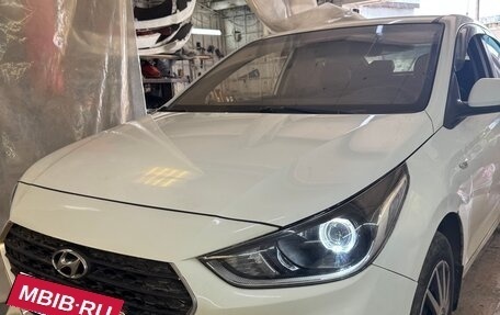 Hyundai Solaris II рестайлинг, 2017 год, 999 000 рублей, 3 фотография