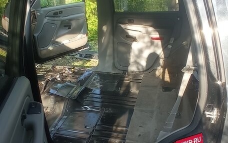Chevrolet Tahoe II, 2005 год, 750 000 рублей, 24 фотография