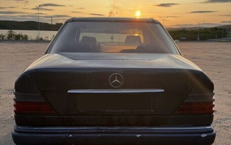 Mercedes-Benz E-Класс, 1993 год, 215 000 рублей, 3 фотография