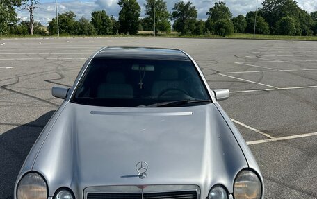 Mercedes-Benz E-Класс, 1999 год, 400 000 рублей, 6 фотография