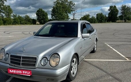 Mercedes-Benz E-Класс, 1999 год, 400 000 рублей, 3 фотография
