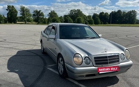 Mercedes-Benz E-Класс, 1999 год, 400 000 рублей, 2 фотография